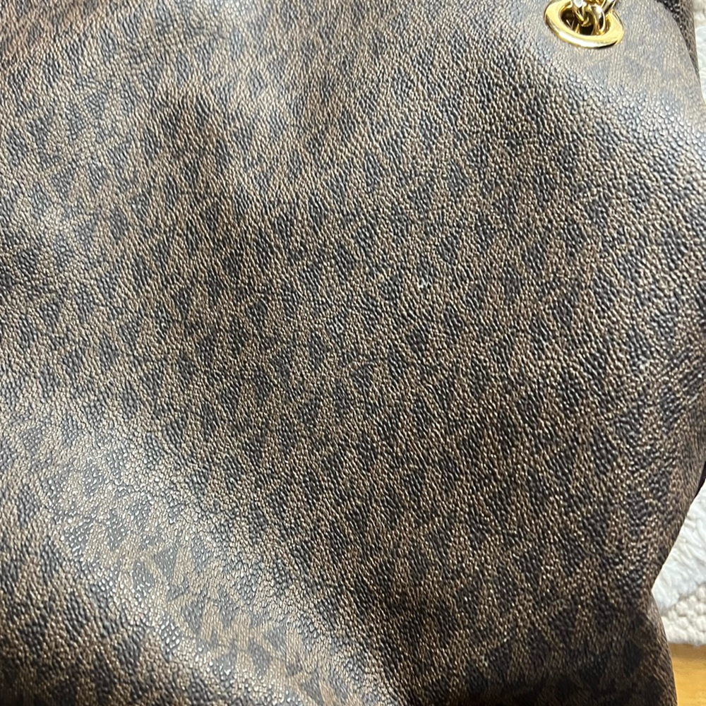 Michael Kors large chain hand bag (HALF OFF)‼️‼️ - Picture 5 of 8